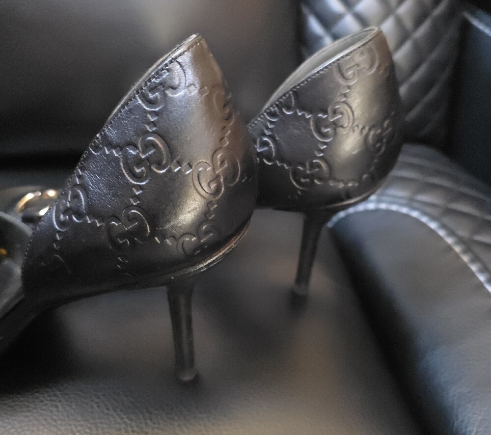 Gucci Black Leather Open-Toe Heels with Gold Horsebit - Picture 2 of 3